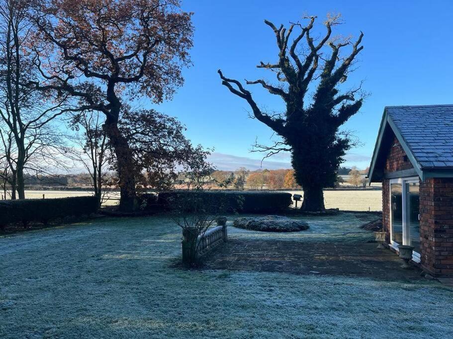 Villa Brownhills Eaton  Esterno foto