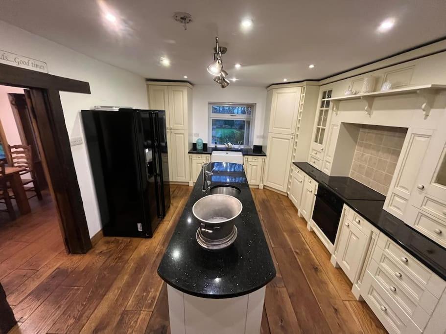 Villa Brownhills Eaton  Esterno foto