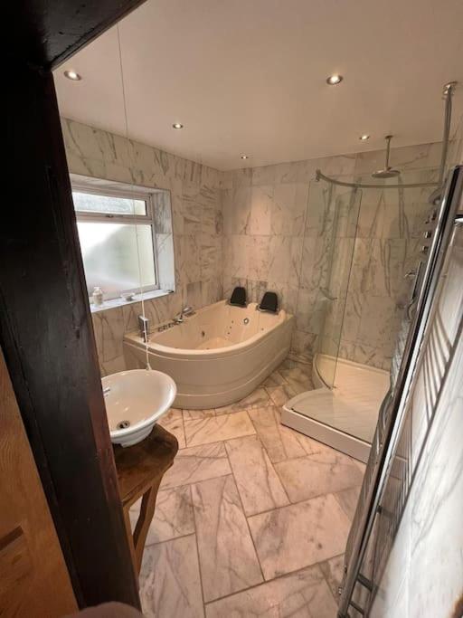 Villa Brownhills Eaton  Esterno foto